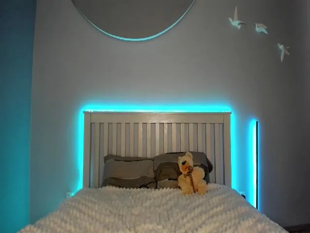 Live sex webcam photo for My_Brunett #273625854