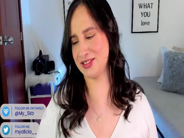 Live sex webcam photo for My_Skb #274204798