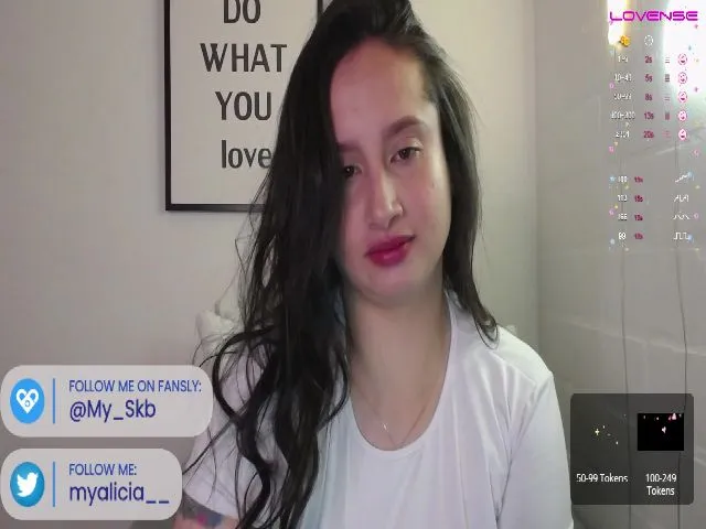 Live sex webcam photo for My_Skb #274571537