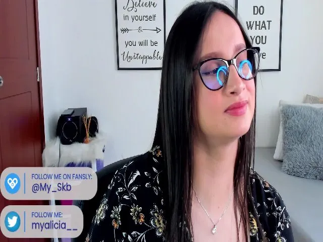 Live sex webcam photo for My_Skb #275299353