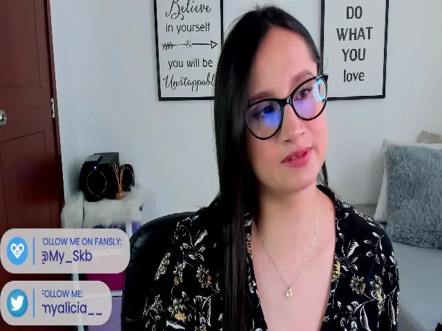 Live sex webcam photo for My_Skb #275307248