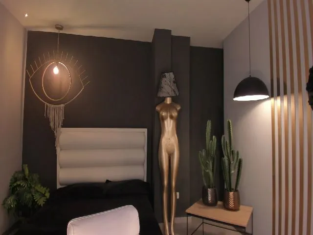 Live sex webcam photo for MyleRose #272662052