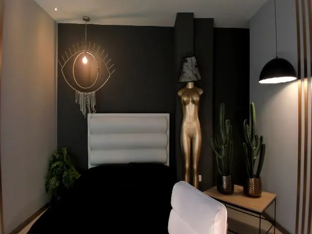 Live sex webcam photo for MyleRose #272686069