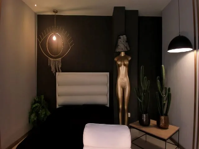 Live sex webcam photo for MyleRose #272696799