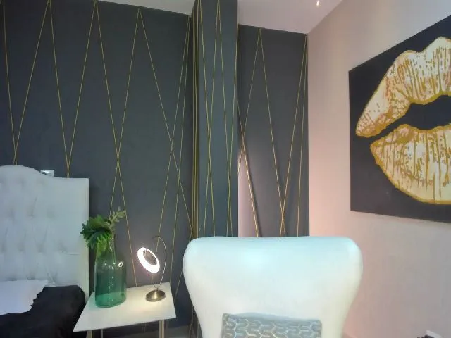 Live sex webcam photo for MyleRose #272753903