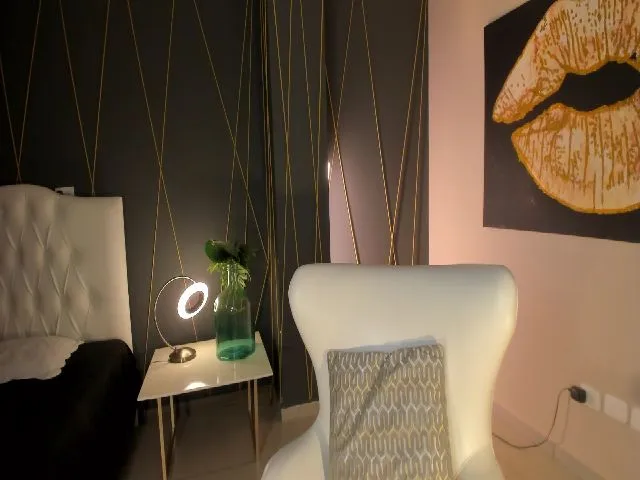 Live sex webcam photo for MyleRose #272800277