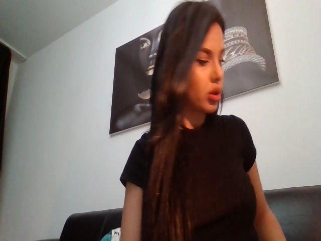 Live sex webcam photo for Mymysterryy24 #273044922