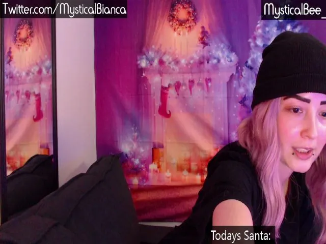 Live sex webcam photo for MysticalBee_ #271704886