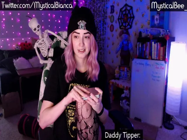 Live sex webcam photo for MysticalBee_ #271806785