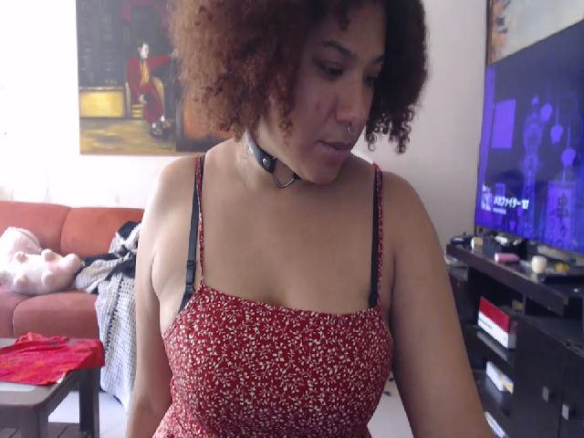Live sex webcam photo for Mysticbae #273657655