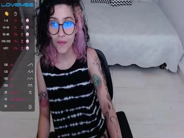 Live sex webcam photo for Myzore #272199193