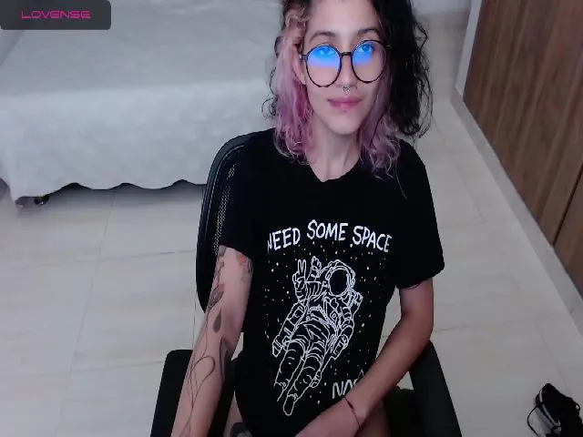 Live sex webcam photo for Myzore #272223665