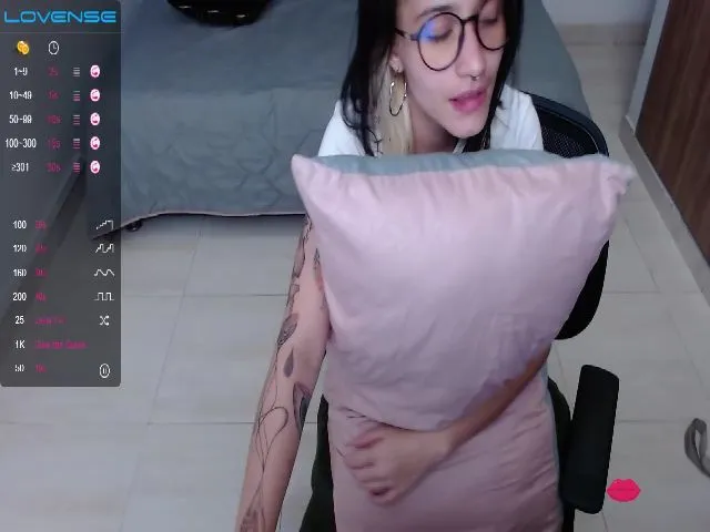 Live sex webcam photo for Myzore #272354536