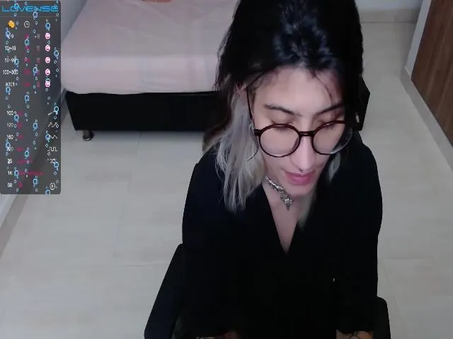 Live sex webcam photo for Myzore #272773393