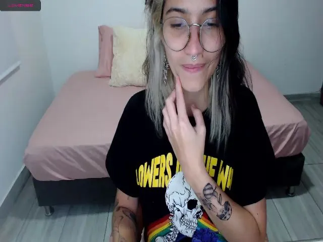 Live sex webcam photo for Myzore #272860755