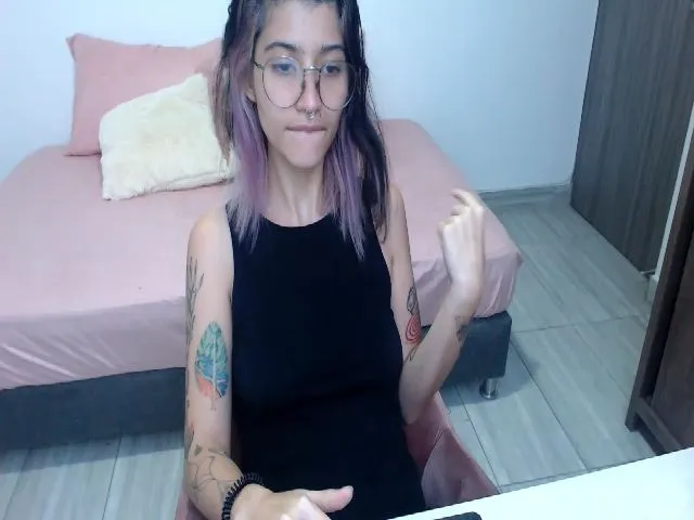 Live sex webcam photo for Myzore #272926318