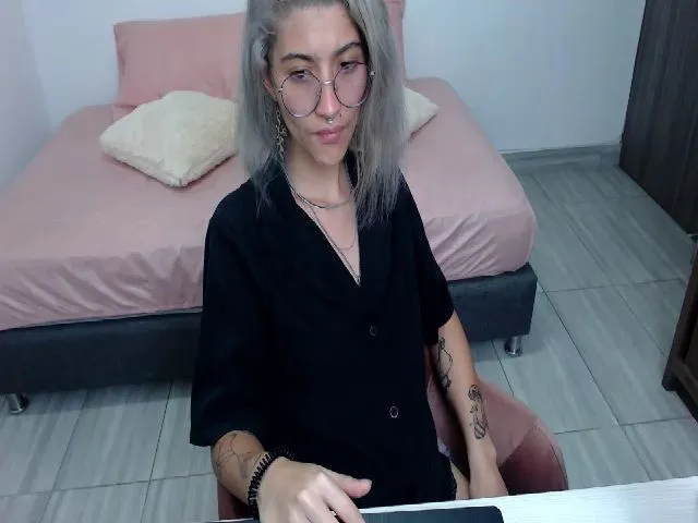 Live sex webcam photo for Myzore #273267797