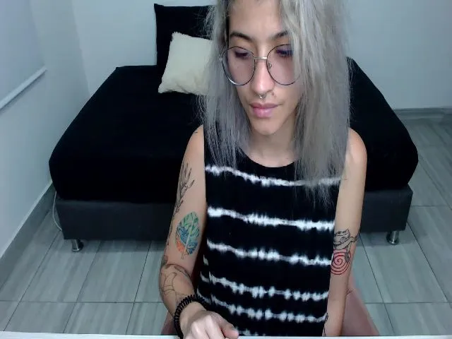 Live sex webcam photo for Myzore #273683329