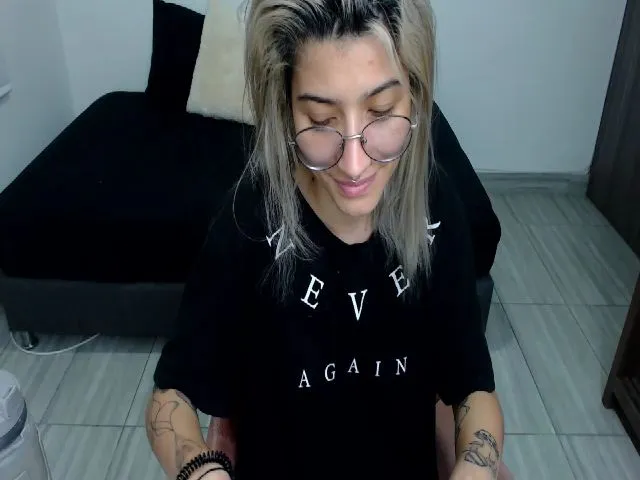 Live sex webcam photo for Myzore #273986375