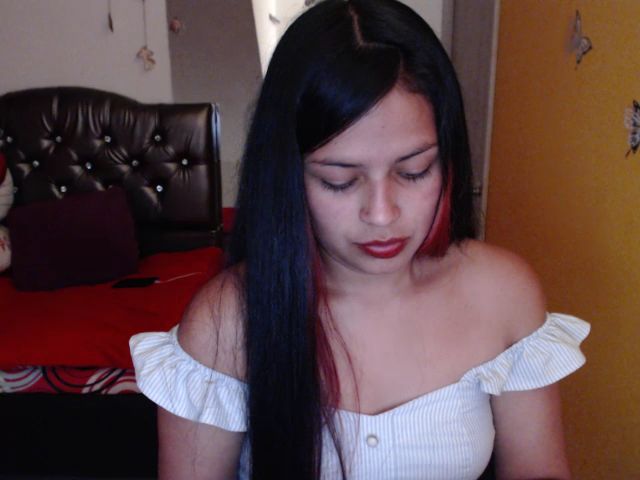 Live sex webcam photo for Naomiikiss #272427915