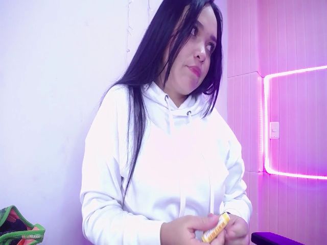 Live sex webcam photo for Naomy_20 #271745502