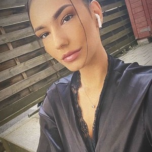 Live sex webcam photo for Naughtyizza #278298080