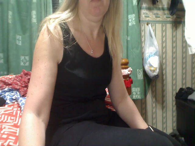 Live sex webcam photo for Naughtymilf71 #272258206