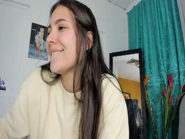Live sex webcam photo for Naughtysweett #271993837