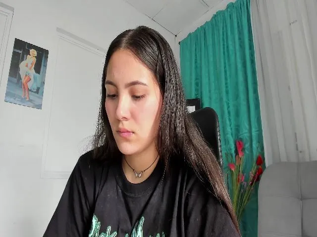 Live sex webcam photo for Naughtysweett #272055266