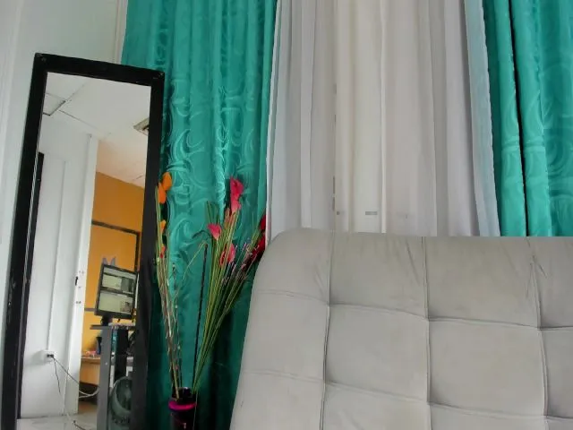 Live sex webcam photo for Naughtysweett #272111118