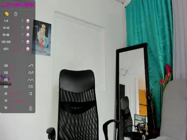 Live sex webcam photo for Naughtysweett #272191422
