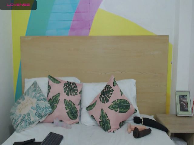 Live sex webcam photo for Nayaleja19_x #272847566