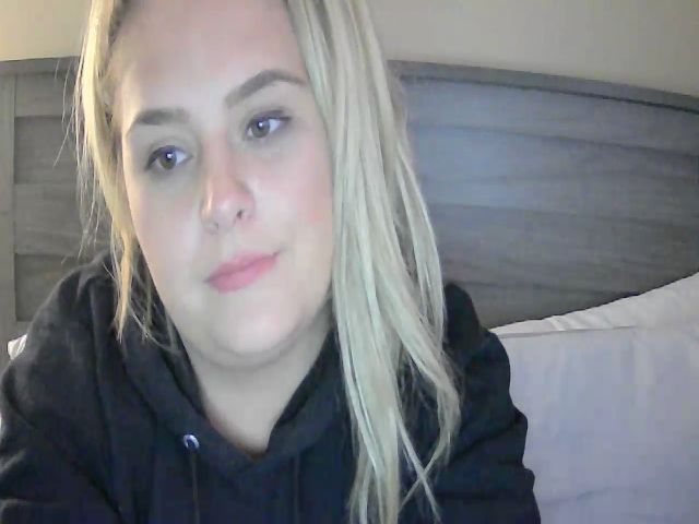 Live sex webcam photo for Neonmoon19 #273663633