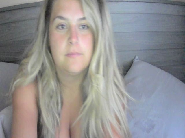 Live sex webcam photo for Neonmoon19 #273877260