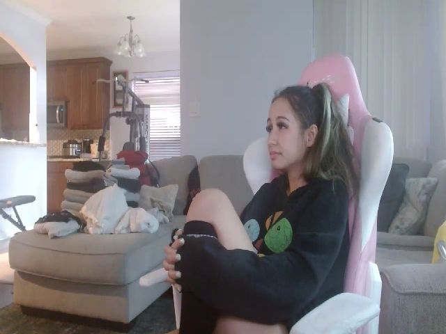 Live sex webcam photo for NerdyBunnyx #274436953