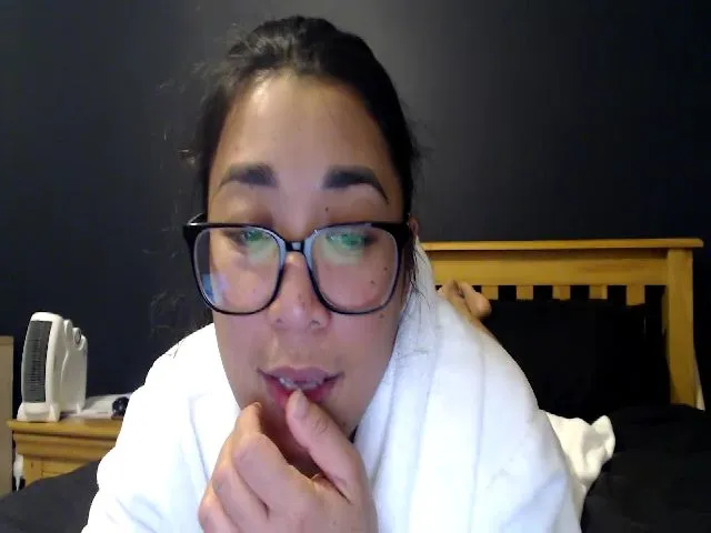 Live sex webcam photo for NewKristine23 #273005343