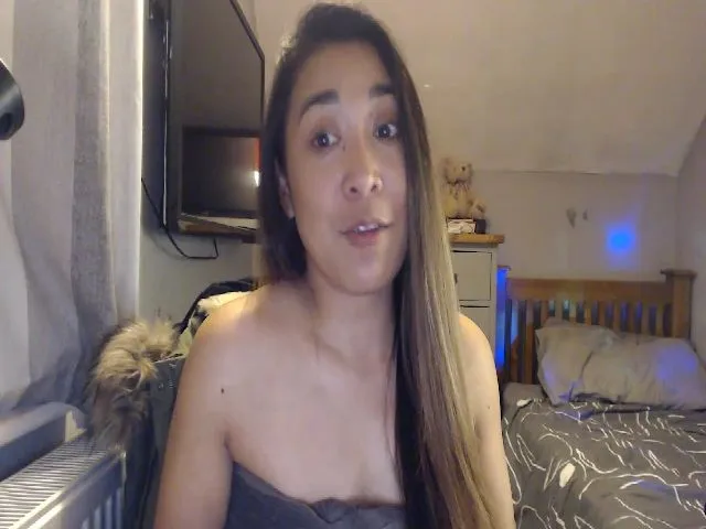 Live sex webcam photo for NewKristine23 #273173536