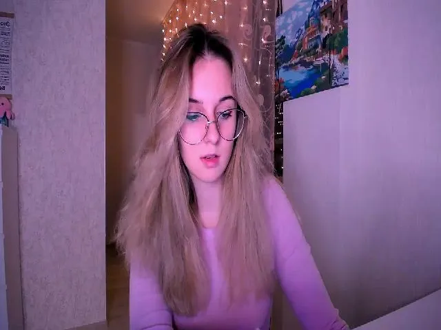 Live sex webcam photo for NewMellow #272908343