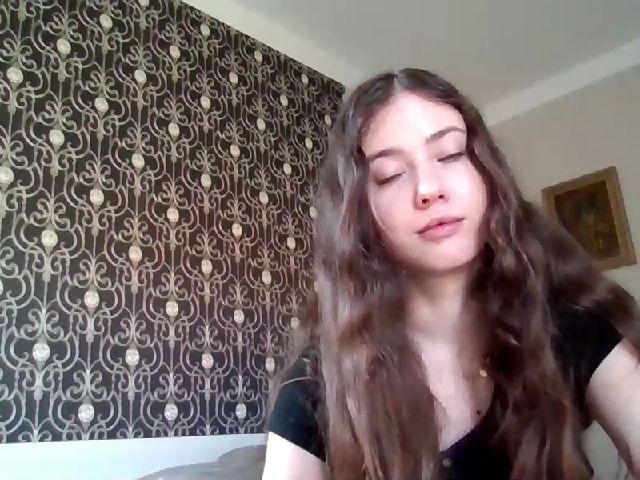 Live sex webcam photo for NewMia #273151275