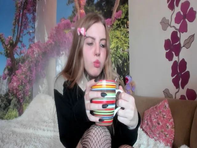 Live sex webcam photo for Newsweetdonut #274514205