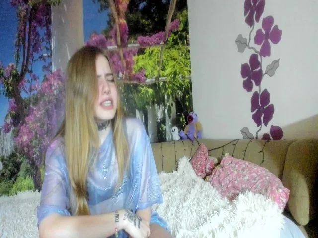 Live sex webcam photo for Newsweetdonut #275106684