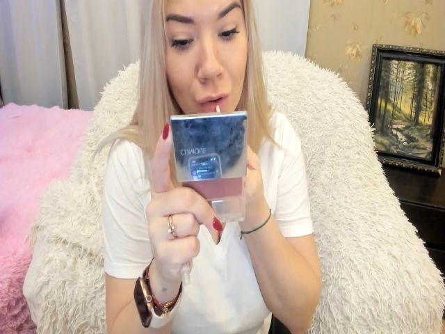 Live sex webcam photo for NickyBlein #271800265