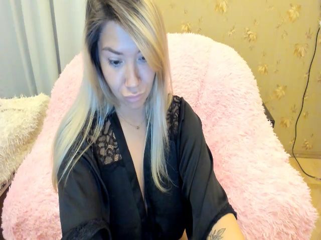 Live sex webcam photo for NickyBlein #273623065