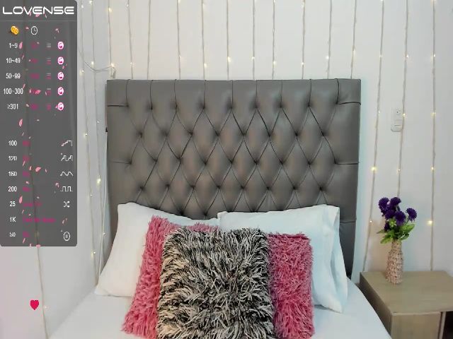 Live sex webcam photo for Nicol_sofia_ #272845171