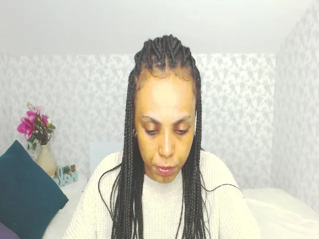 Live sex webcam photo for NicoleBru #272147075