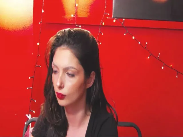 Live sex webcam photo for NicoleDivine #272675940