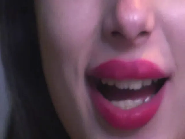 Live sex webcam photo for NicoleDivine #272940752