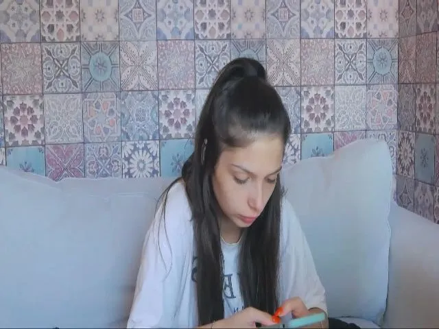 Live sex webcam photo for NicoleDivine #273843400