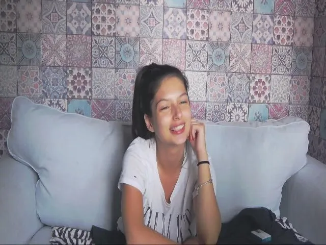 Live sex webcam photo for NicoleDivine #274078313