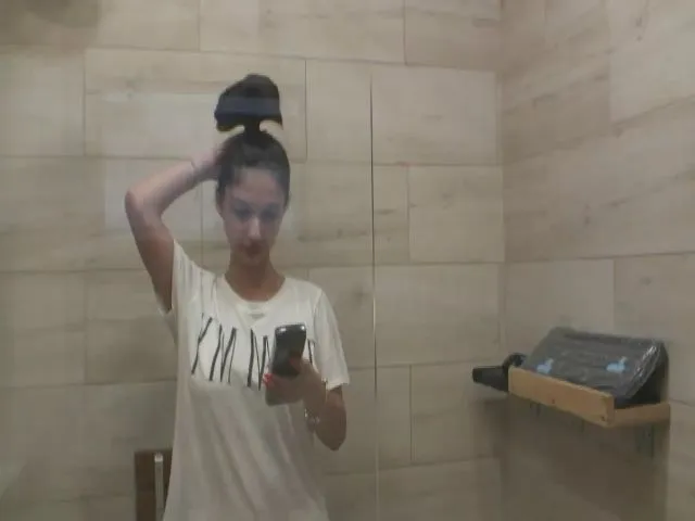 Live sex webcam photo for NicoleDivine #274078981